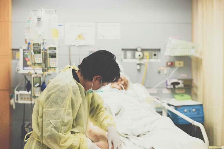 有一種致命的誤診，叫“把胰腺癌當胃病”，4個症狀要摸清楚