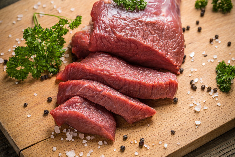 牛肉是营养佳品还是致癌物？今天告诉你答案，3类人管住自己的嘴
